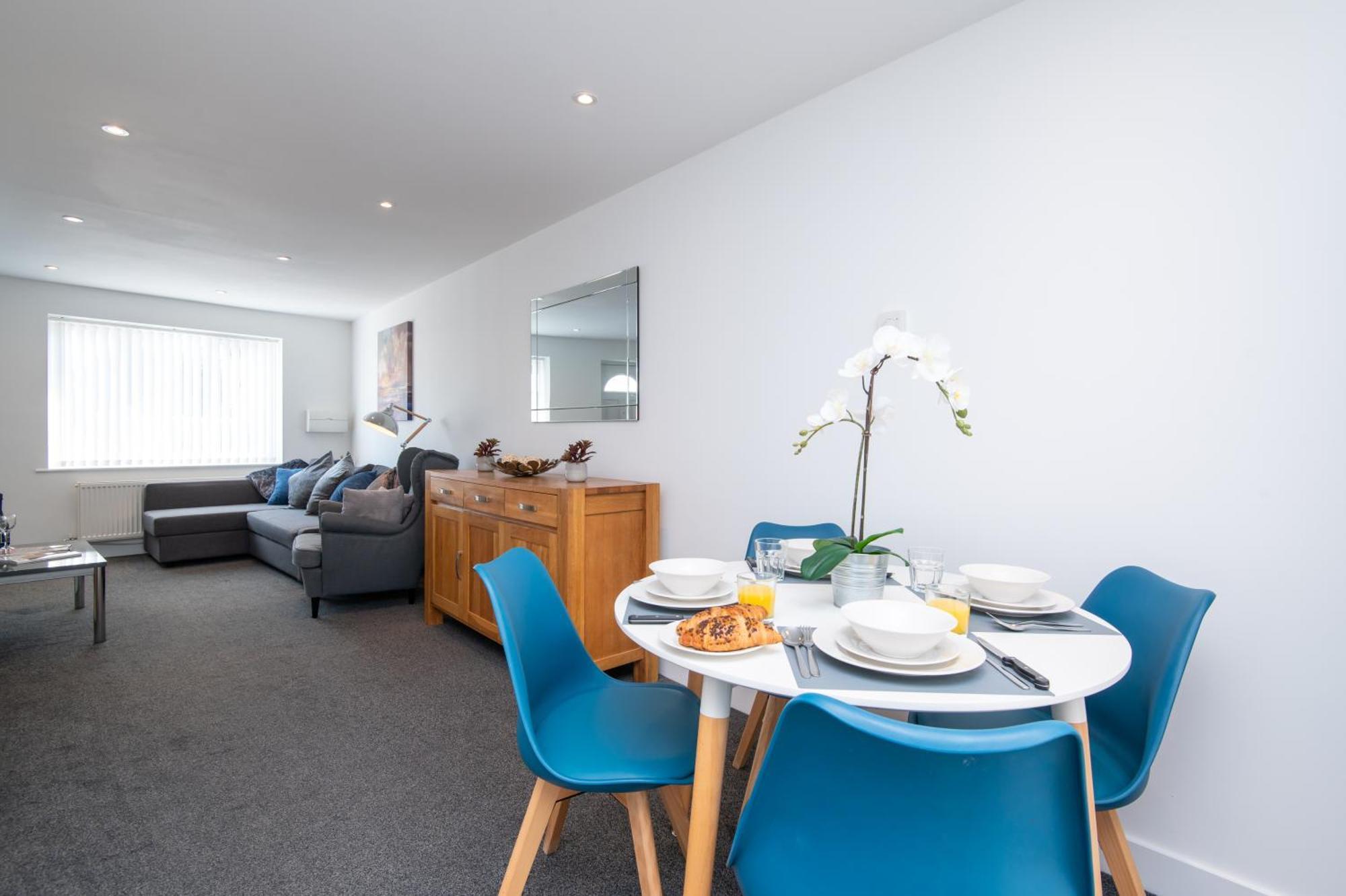 Apartment Entire In Downend, *
